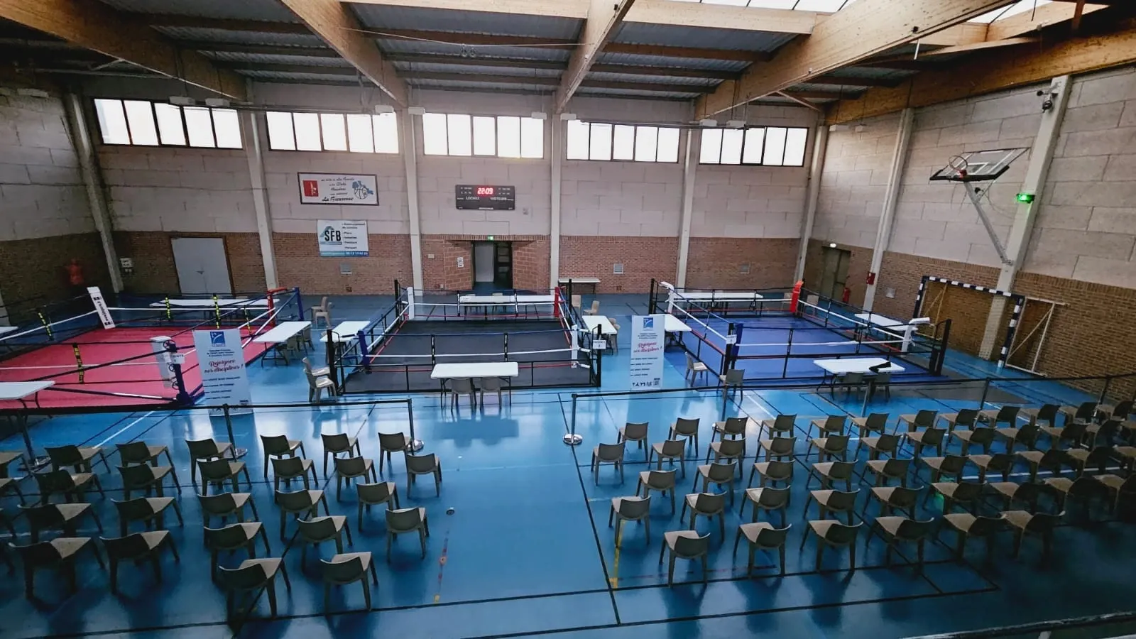 Le gymnase préparé pour une compétition