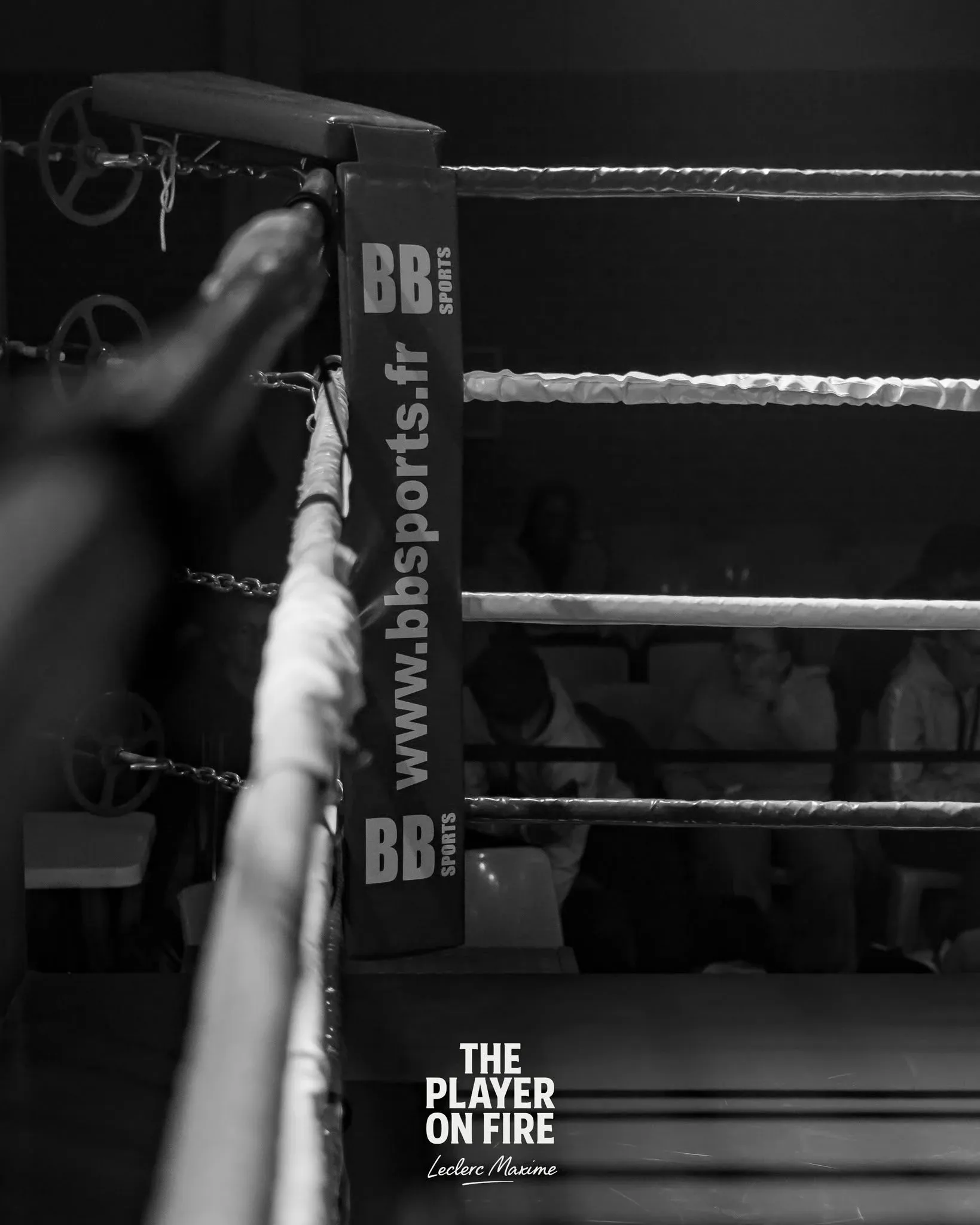 Coin du ring en noir et blanc lors d'un gala