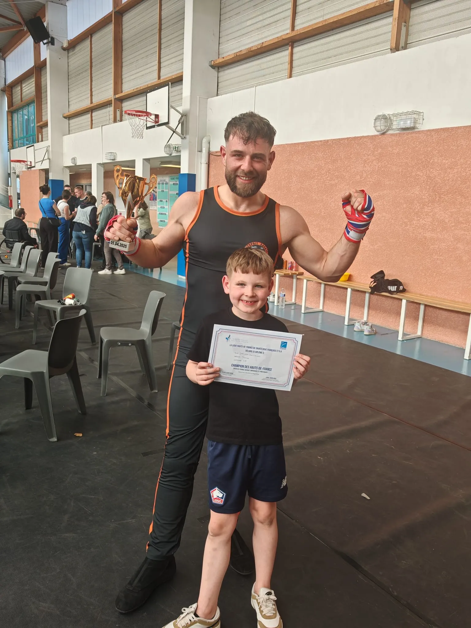 Champion des Hauts-de-France en assaut, avec son diplôme